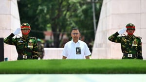 জিয়াউর রহমানের সমাধিতে শ্রদ্ধা জানালেন তারেক রহমান