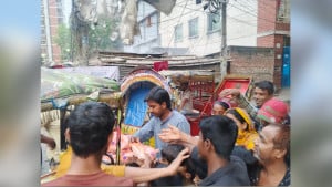 পথশিশুদের মাঝে খাদ্য বিতরণ দিয়ে ‘ইআরইউসি বাংলাদেশের’ যাত্রা শুরু