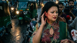 নায়িকার কান ছিঁড়ে দুল নিয়ে গেলো ছিনতাইকারী