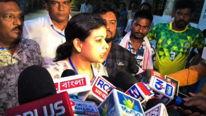 মমতা ও শুভেন্দুর মোবাইল কেড়ে নিতে বলল কমিশন