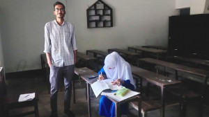 কেন্দ্রে পরীক্ষার্থী একজন, দায়িত্বে ৮ জন