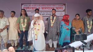 মাজারে হামলা করে টিকে থাকতে পারবেন না: ফরহাদ মজহার
