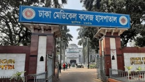 মাতুয়াইলে অটোরিকশার চাকায় ওড়না পেঁচিয়ে নারীর মৃত্যু