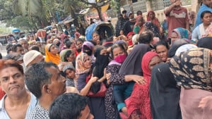 ‘ধাক্কাধাক্কিতে মনে হইছে জানডা বাইর হই গেল’
