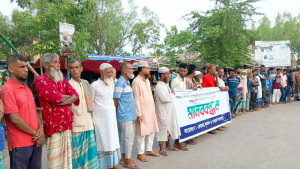শ্যামনগরে খাল পুনঃখননে বাধার প্রতিবাদে কৃষকদের মানববন্ধন