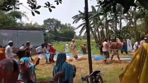 রায়গঞ্জে ঈদের মাঠের নিয়ন্ত্রণ নিয়ে সংঘর্ষ, আহত অন্তত ৭