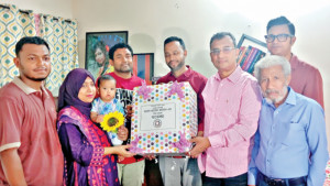 প্রধানমন্ত্রীর উপহার পেল যশোরে শুভেচ্ছা জানানো শিশু