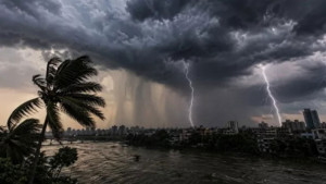 কালবৈশাখী ও ভারী বৃষ্টির সতর্কতা, পাহাড়ে ভূমিধসের আশঙ্কা