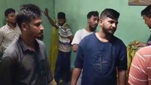 এবার পুলিশের ওপর  হামলা, পাঁচজনকে  ছিনিয়ে নিল সন্ত্রাসীরা