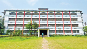 ছাত্রদের আবাসিক হল এখন কর্মচারীদের ‘স্টাফ কোয়ার্টার’