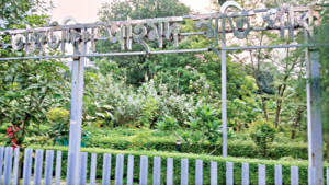 নাম বদল নিয়ে ধোঁয়াশা, নতুন  সাইনবোর্ড ঝুলছে পাঁচ স্থানে