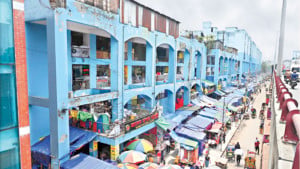 হকার্স মার্কেটে হাতেগোনা হকার