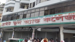 ‘অপমানে’ ছাত্রীর আত্মহত্যা, প্রতিষ্ঠাতা মবের শিকার