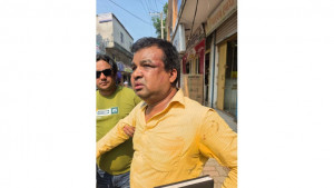বাঞ্ছারামপুরে নিবন্ধনের কাগজ চাওয়ায় ভ্যাট ইন্সপেক্টরকে মারধর