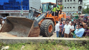 উচ্ছেদ করা হচ্ছে বরিশালের সাহান আরা শিশুপার্ক 