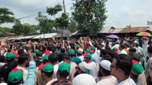 বাউফলে বিএনপির বিক্ষোভে জামায়াত এমপির জনসভায় যেতে পারেননি সেতুমন্ত্রী