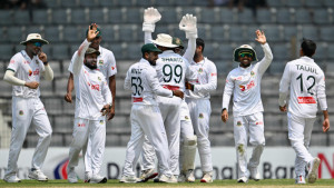 ৫ উইকেট হারিয়ে দুইশ রানে চা-বিরতিতে পাকিস্তান