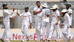 ঘরের মাঠে পাকিস্তানকে উড়িয়ে টাইগারদের ইতিহাস