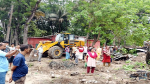 যশোরে ভাঙা হলো আ. লীগ কার্যালয়সহ শতাধিক স্থাপনা