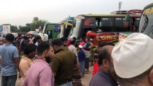 'আমরা যাত্রীদের থেকে অতিরিক্ত ভাড়া নিতে চাই না, কিন্তু কী করব?' 