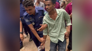 কক্সবাজারে আদালত চত্বরে গুলির ঘটনায় অস্ত্রসহ যুবক আটক