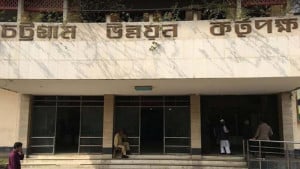 জলাবদ্ধতায় মানুষের কষ্টের জন্য দুঃখ প্রকাশ করলেন সিডিএ চেয়ারম্যান
