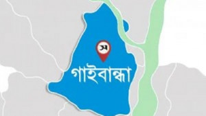 দাঁড়িয়ে থাকা ট্রাকে বাসের ধাক্কা, চালকের পা বিচ্ছিন্ন