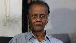 ৮০ তেও চলছে জ্যাকবের সংগীত সাধনা, শেখাচ্ছেন গিটার