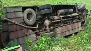 গোপালগঞ্জে বাস-মাইক্রোবাস-প্রাইভেটকার সংঘর্ষে নিহত ১, আহত ১৫