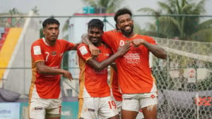 কর্দমাক্ত মাঠে এক হালি গোলে ফাইনালে কিংস
