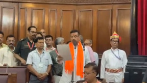 নন্দীগ্রাম ছেড়ে ভবানীপুরের বিধায়ক হিসেবে শপথ নিলেন শুভেন্দু