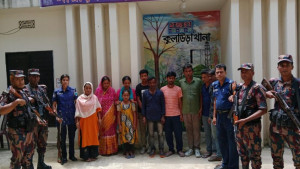 কুলাউড়ায় সীমান্ত দিয়ে পুশইন হওয়া ১০ বাংলাদেশিকে স্বজনদের কাছে হস্তান্তর