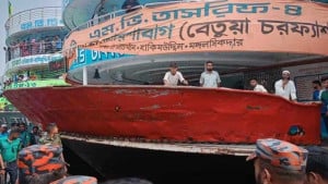 সদরঘাট ও পাটুরিয়া-দৌলতদিয়ায় ফেরি-লঞ্চ চলাচল বন্ধ