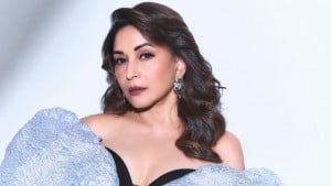 সমাজে বেঁচে থাকার লড়াইয়ের গল্প নিয়ে ওটিটিতে আসছেন মাধুরী