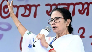 কলকাতা হাইকোর্টে আইনজীবীর ভূমিকায় মমতা
