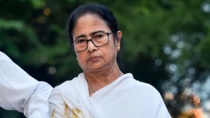 তৃণমূল কংগ্রেসের ৩৫ মন্ত্রীর ২২ জনই হেরেছেন, তালিকায় মমতাও