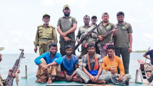 বনরক্ষী-বনদস্যু গোলাগুলি, সুন্দরবনে উদ্ধার ৪ জেলে