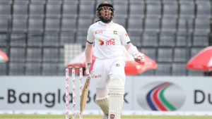 টেস্টে সেঞ্চুরির শীর্ষে মুশফিক