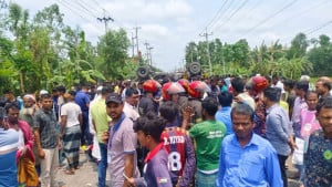 ময়মনসিংহে ট্রাক-অটোরিকশা সংঘর্ষে নিহত ৩