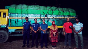 সরকারি ৬৬৭ বস্তা চালভর্তি ট্রাক জব্দ, দুজন আটক