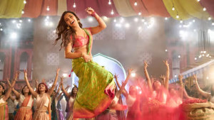 ‘লোকে বলে’ দিয়ে ঈদ জমিয়ে তুললেন ফারিয়া