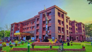 টানা ১৫ দিনের ছুটিতে যাচ্ছে পবিপ্রবি