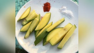 রাতে টক খেলে কী হয় 