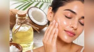 রাতে মুখে নারকেল তেল লাগালে কী হয় 
