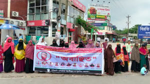পবিপ্রবি উপ-উপাচার্যকে অবাঞ্ছিত ঘোষণা এলাকাবাসীর