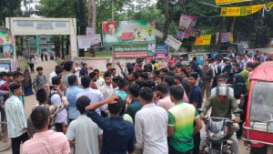 বিক্ষোভের মুখে সাতক্ষীরায় কোচিং সেন্টার সিলগালা