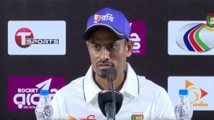 নিজেকে এখন ব্যাটার মনে হয় তাইজুলের