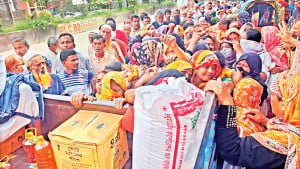 ‘ধাক্কাধাক্কিতে মনে হইছে জানডা বাইর হই গেল’