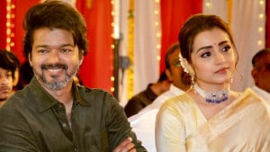 সম্পর্কের গুঞ্জনের মাঝে বিজয়কে ঘিরে নতুন আলোচনায় তৃষা