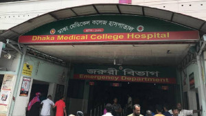 অক্সিজেন মাস্ক খুলে হাসপাতাল বদলের সময় শিশুর মৃত্যু, অভিযোগ ঢামেক কর্মচারীর বিরুদ্ধে